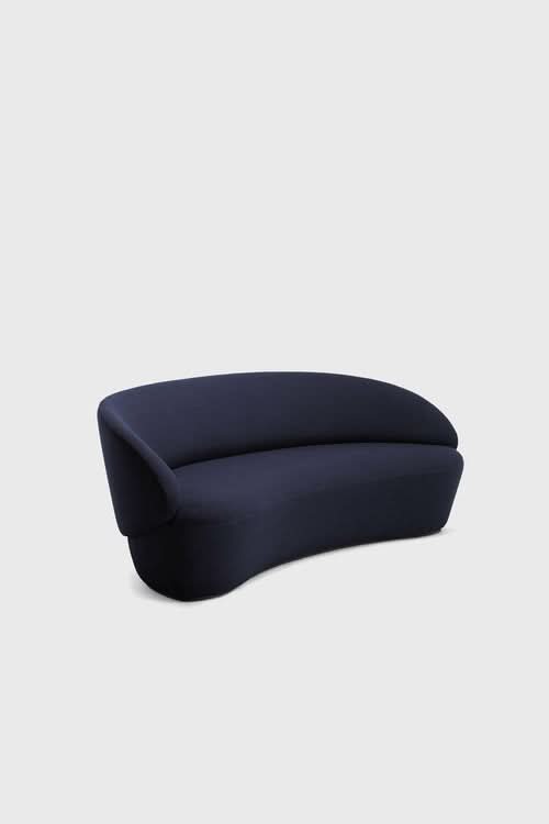 Naïve Sofa in dark navy with curved design and rounded armrests